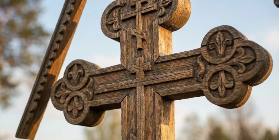 sakralnyy-simvol-krest-na-mogile